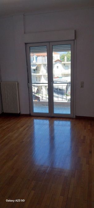 Photo 327030083