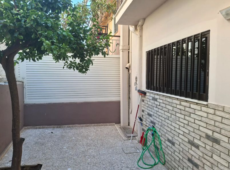 Photo 327074234
