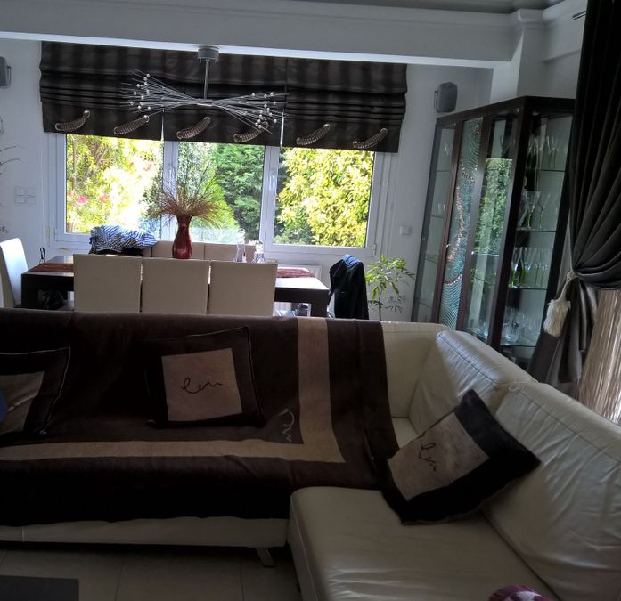 Photo 327288815