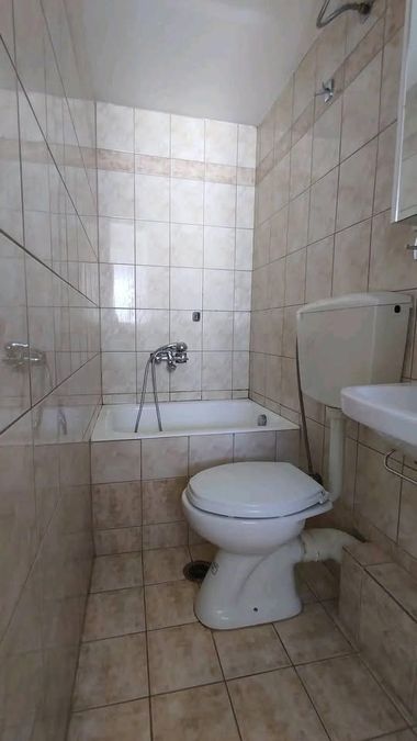 Photo 327337292