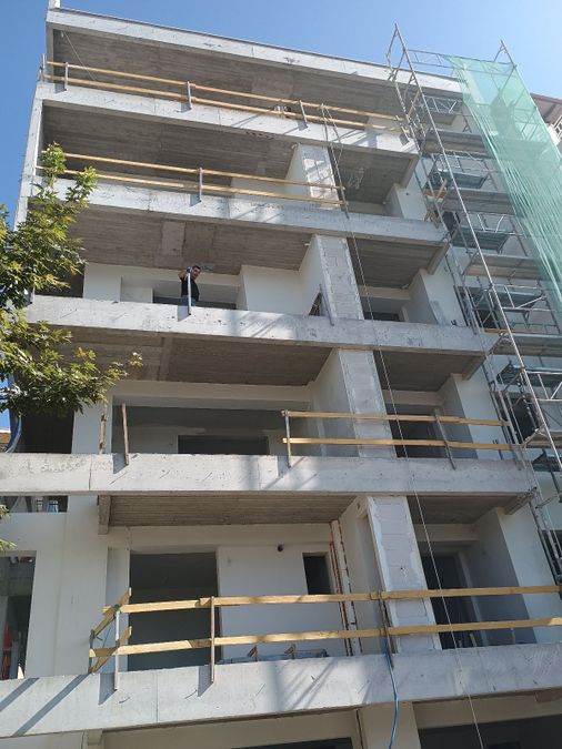 Photo 327404213