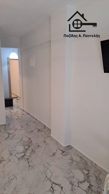 Photo 327523028