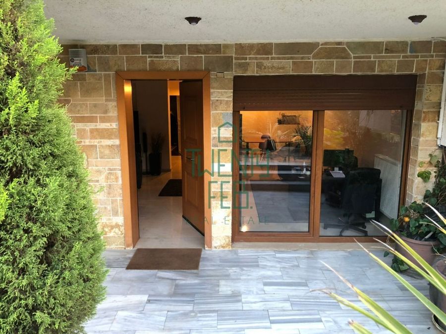 Photo 327575375