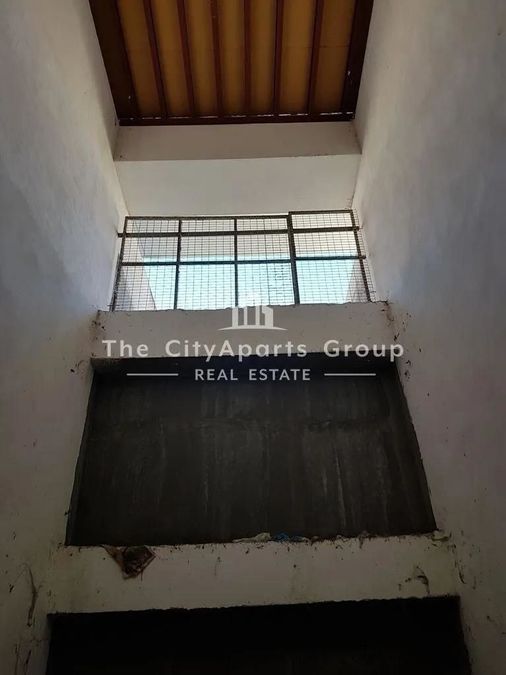 Photo 327608096