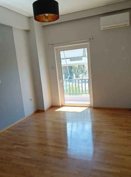 Photo 327622982