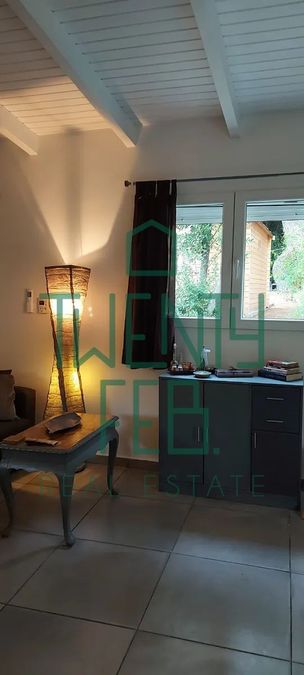 Photo 327649751