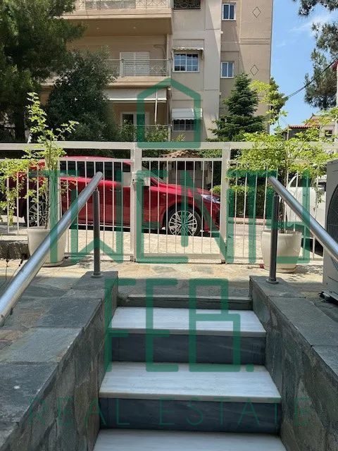Photo 327812060