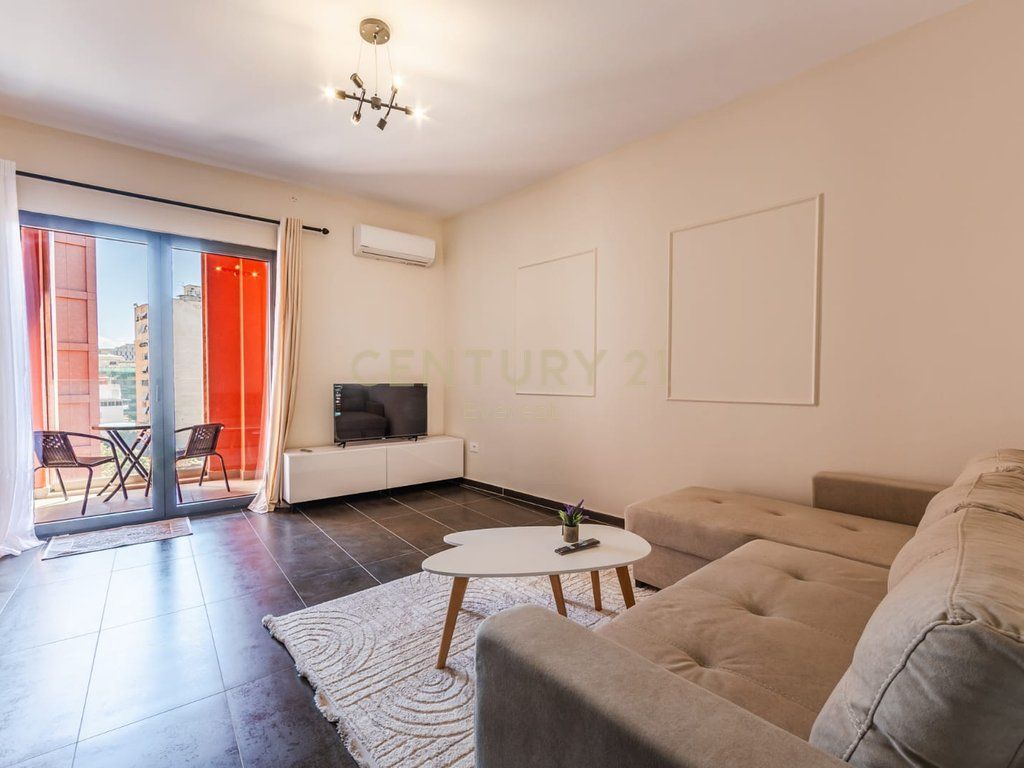 Apartament me qira Rr. e Kavajës