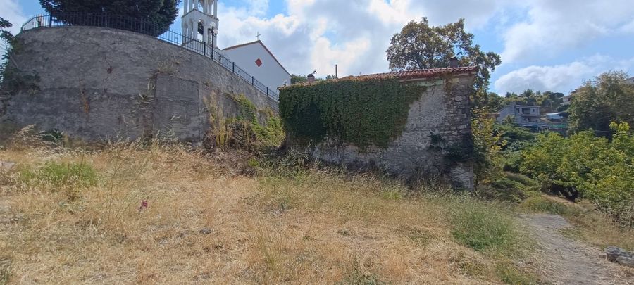 Photo 327832829