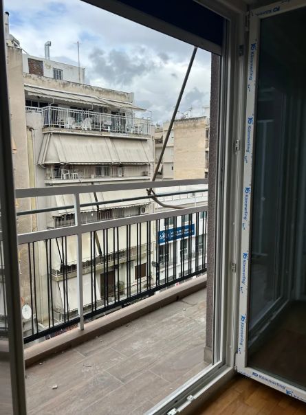 Photo 327840839