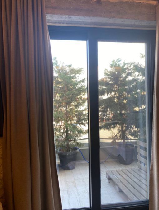 Photo 327843404