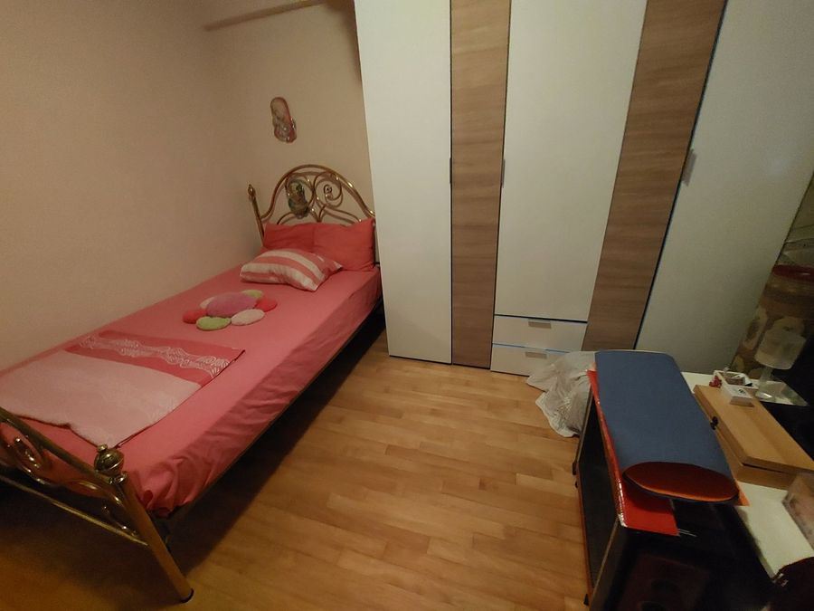 Photo 327972563