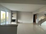 Photo 327993704