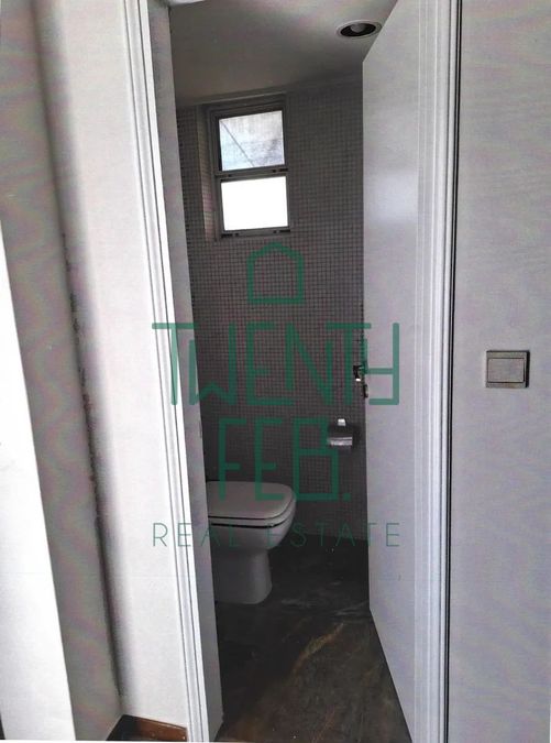 Photo 328297235