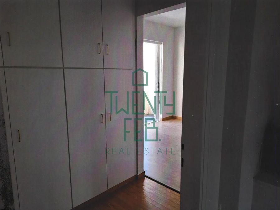 Photo 328297244