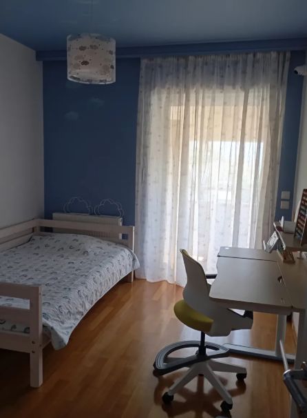 Photo 328309895