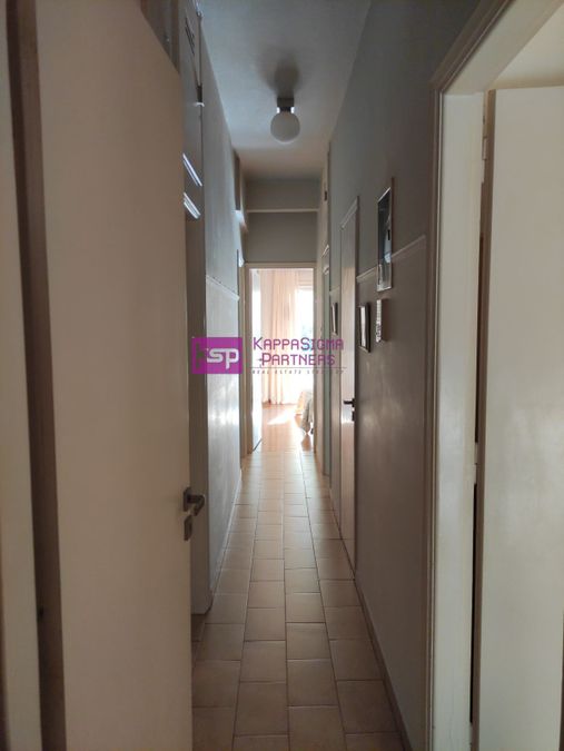 Photo 328377587