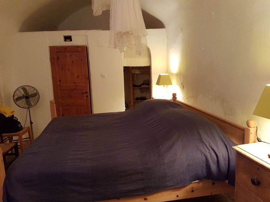 Photo 328384079