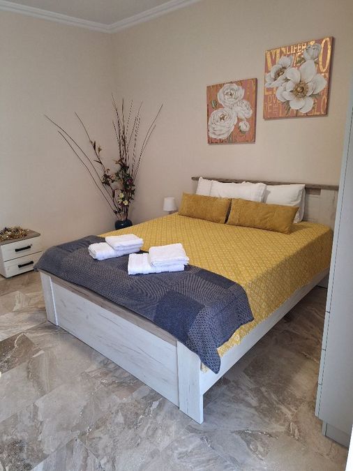 Photo 328782524