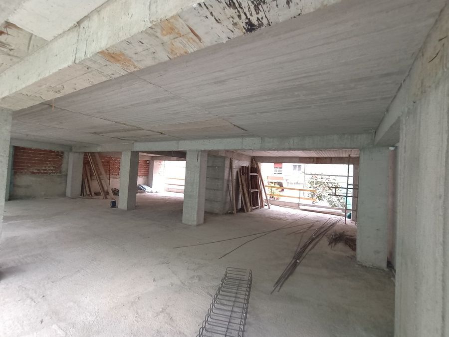 Photo 329320655