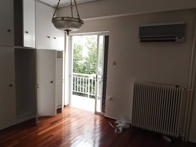 Photo 329519576