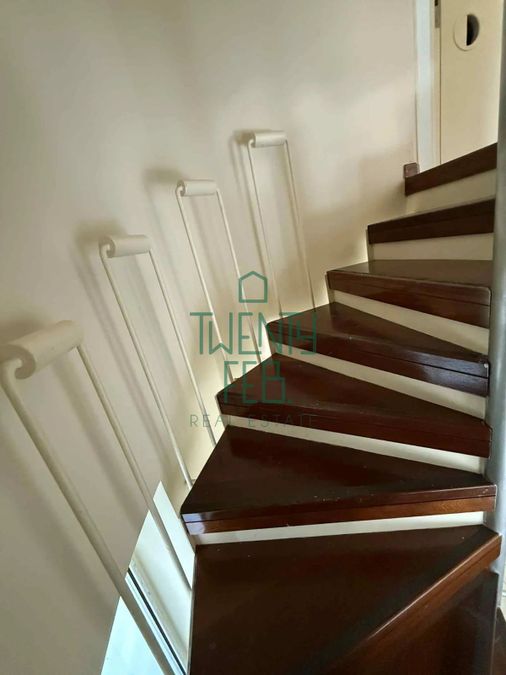 Photo 329569631