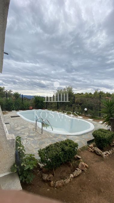 Photo 330309680