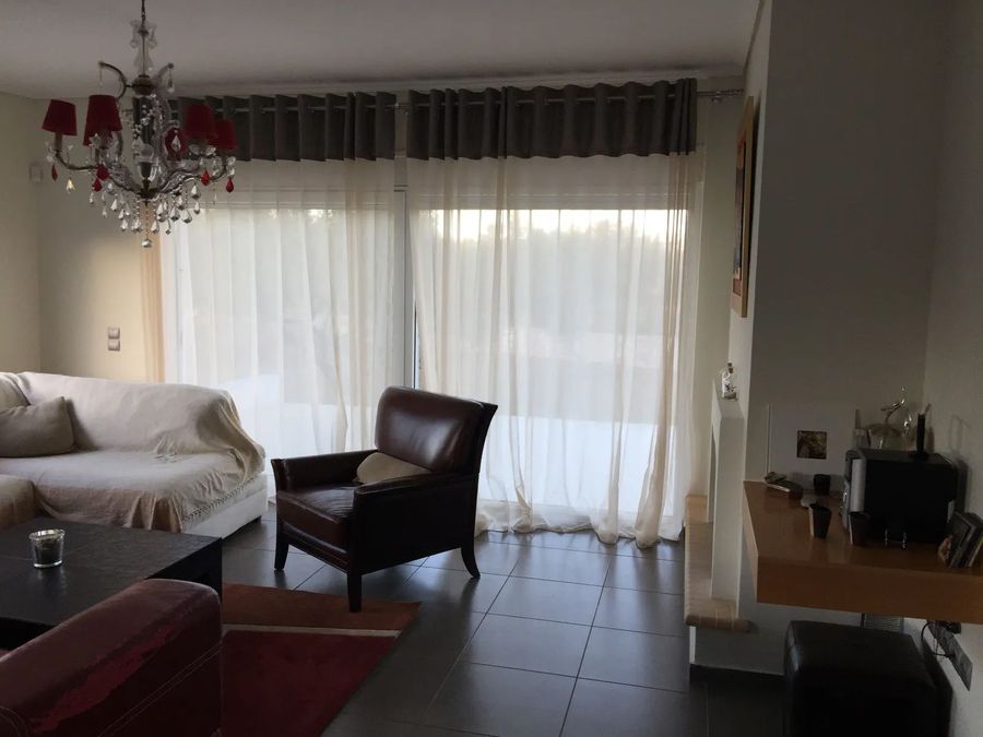 Photo 330529715