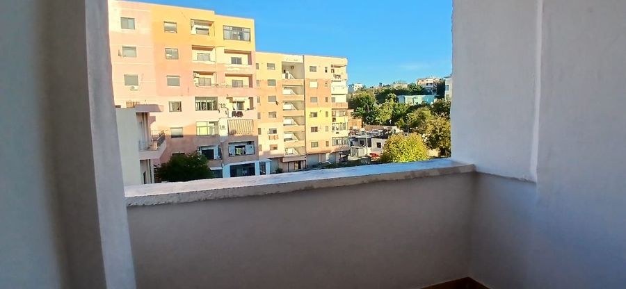 Photo 330938312