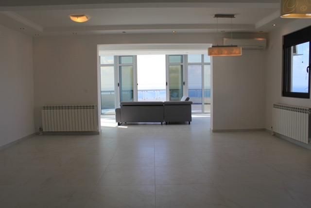 Exquisite 3-Bedroom Apartment in Dobra Voda, Bar, Montenegro 5
