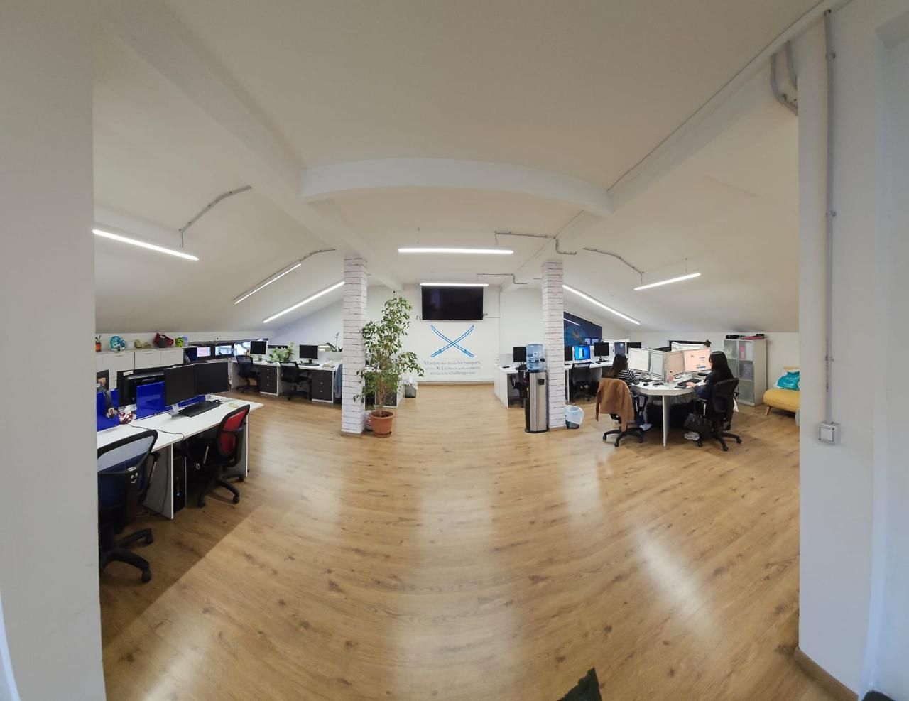 AMBIENT ZYRE ME QERA NE BLLOK 311M2