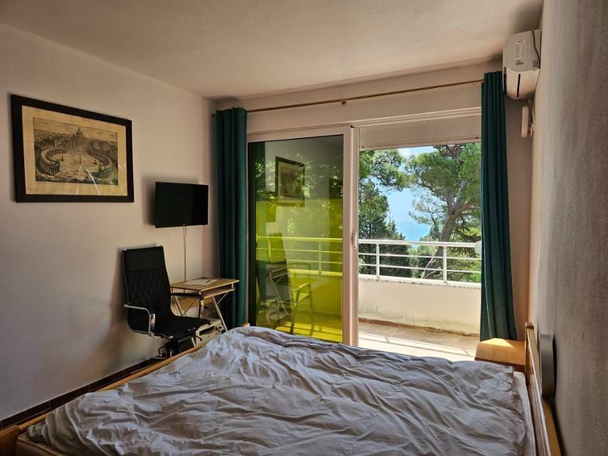 Exquisite Coastal Retreat in Šušanj, Bar, Montenegro 7