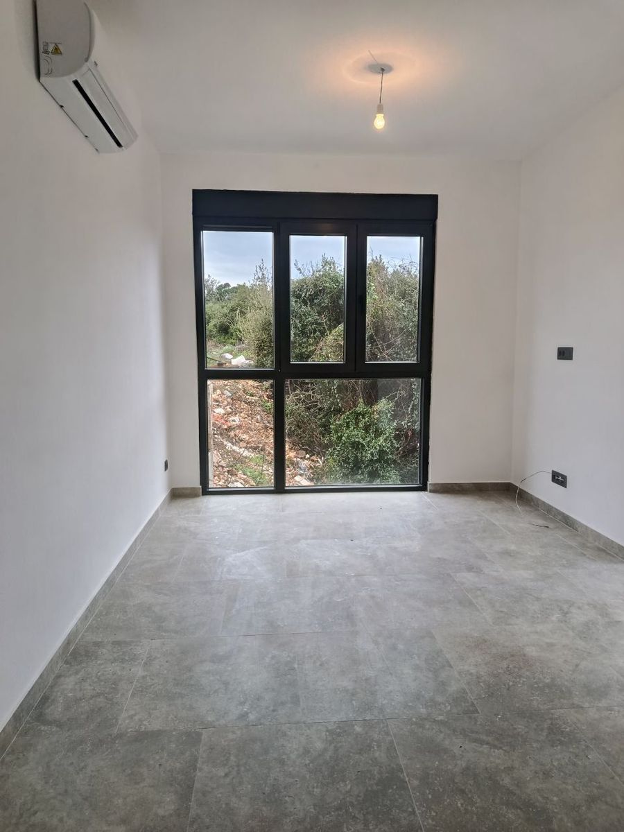 Exquisite 1-Bedroom Apartment in Kunje, Bar, Montenegro 5