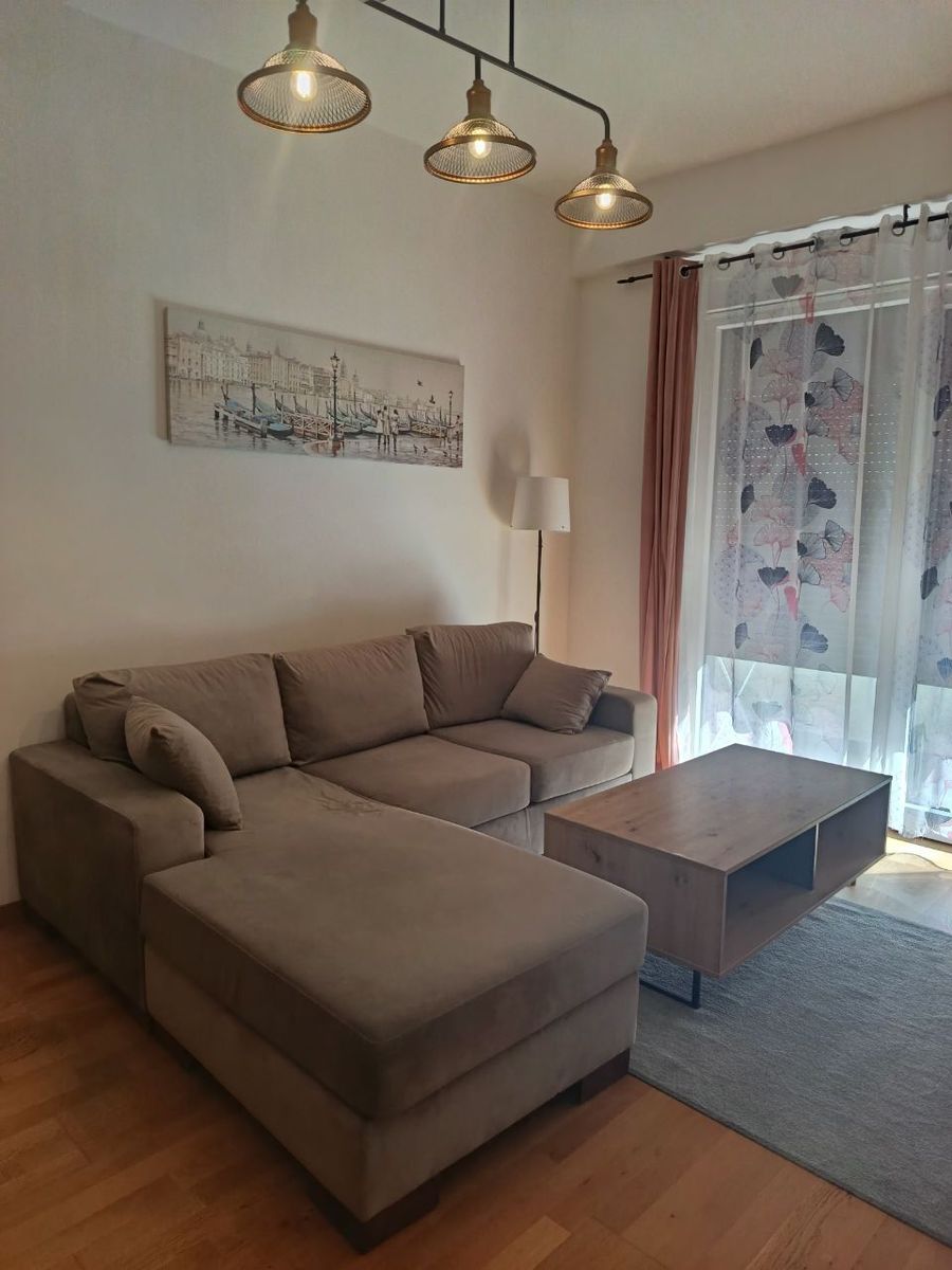 Elegant 1-Bedroom Apartment in Bar, Montenegro 2