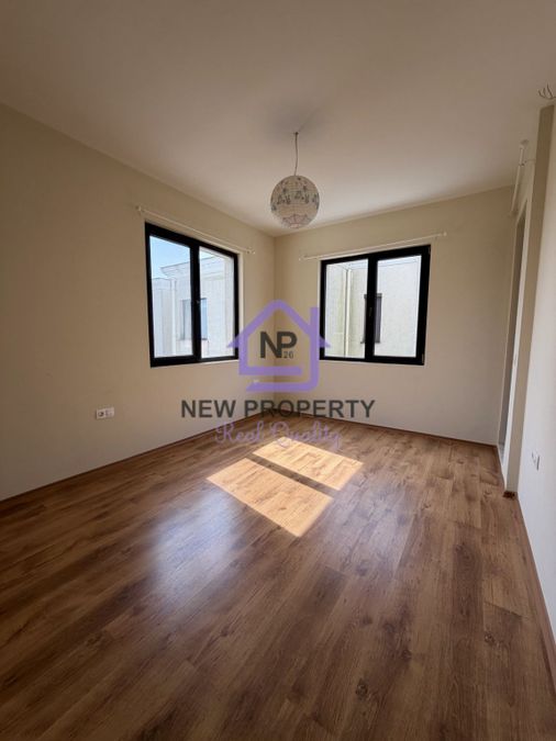 Снимка 348050024