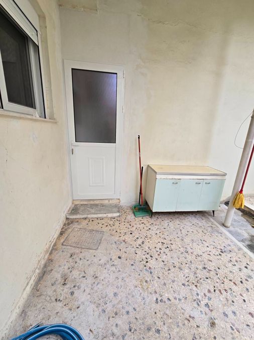 Photo 348142337