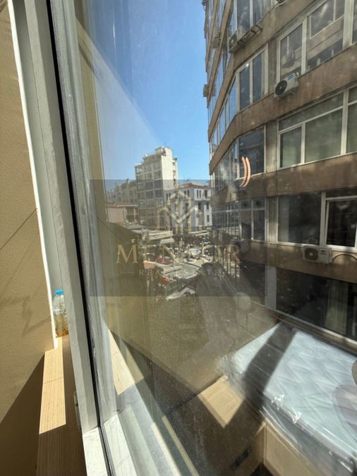 Photo 349998593