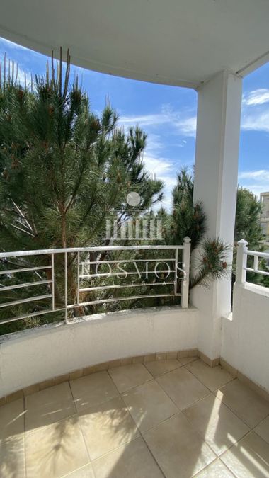 Photo 352123964