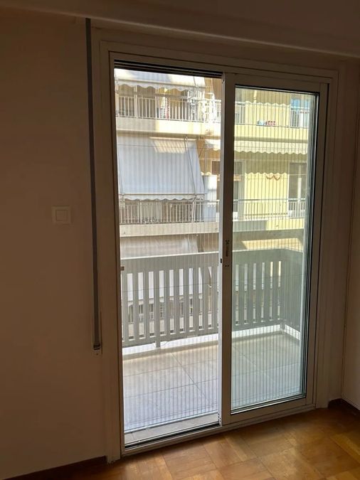 Photo 352128275