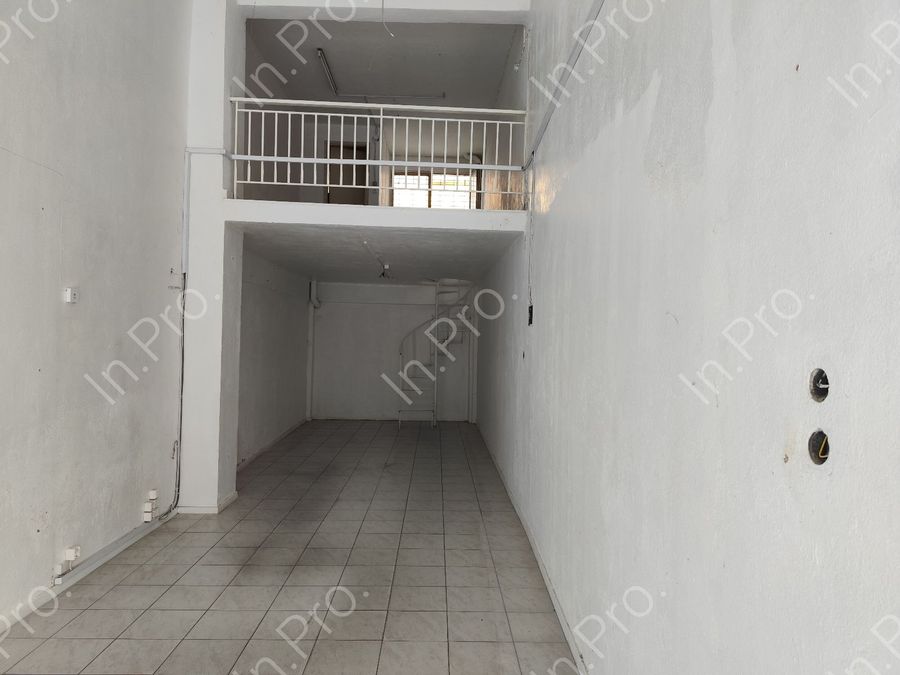 Photo 352137239