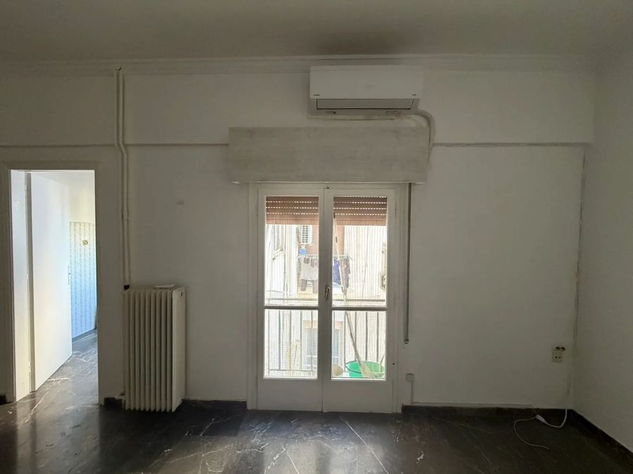 Photo 352302233