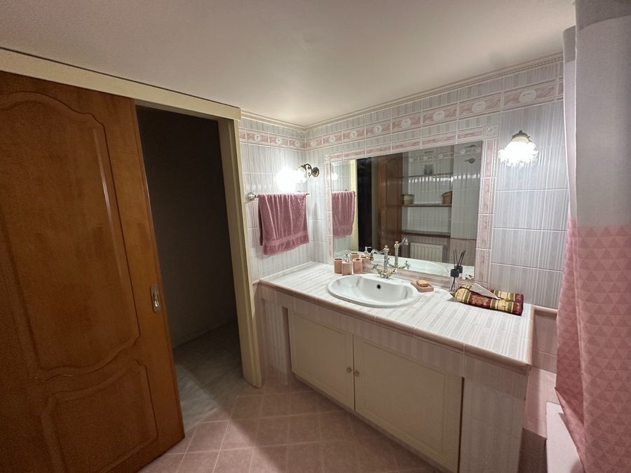 Photo 352319840