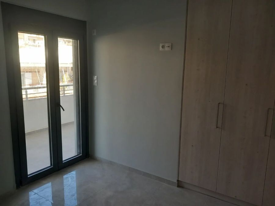 Photo 352413296