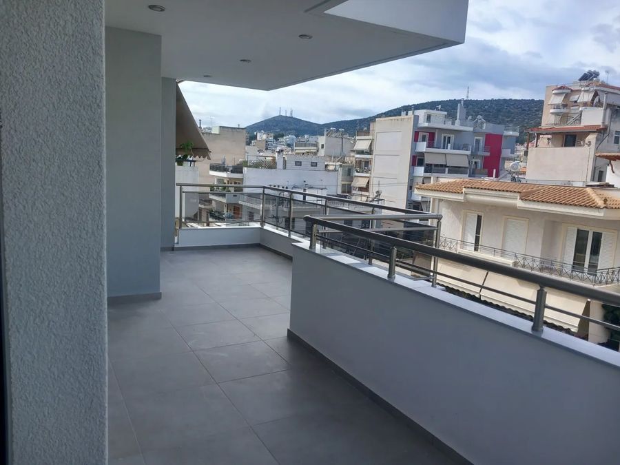 Photo 352413329