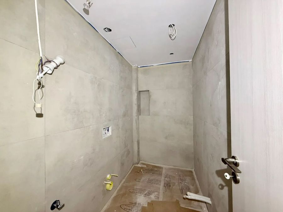 Photo 352458899