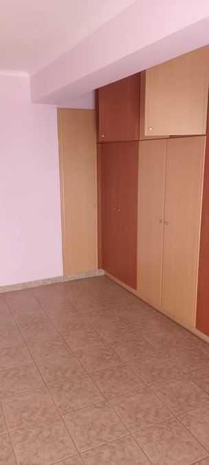Photo 352521668