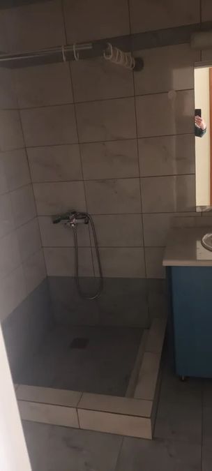 Photo 352521692