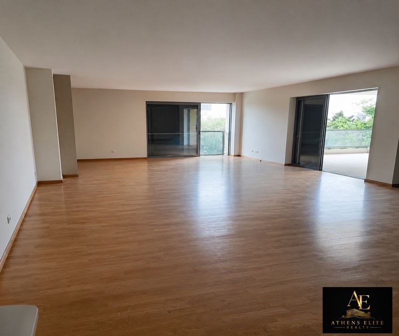 Photo 352544540