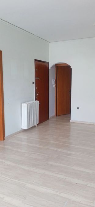 Photo 352648193