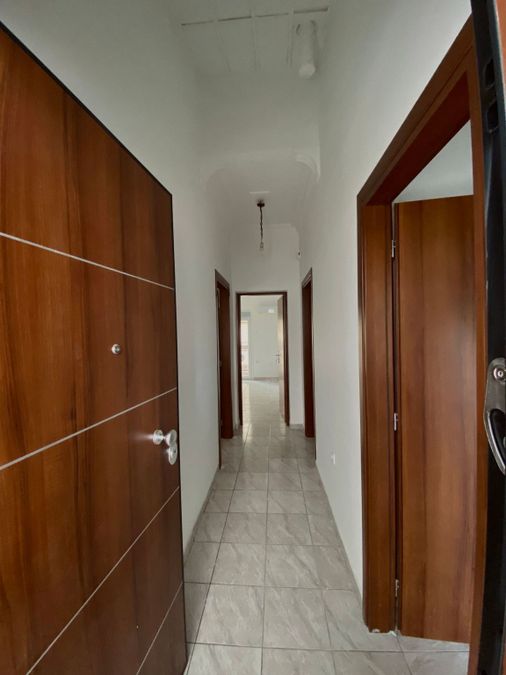 Photo 352667687
